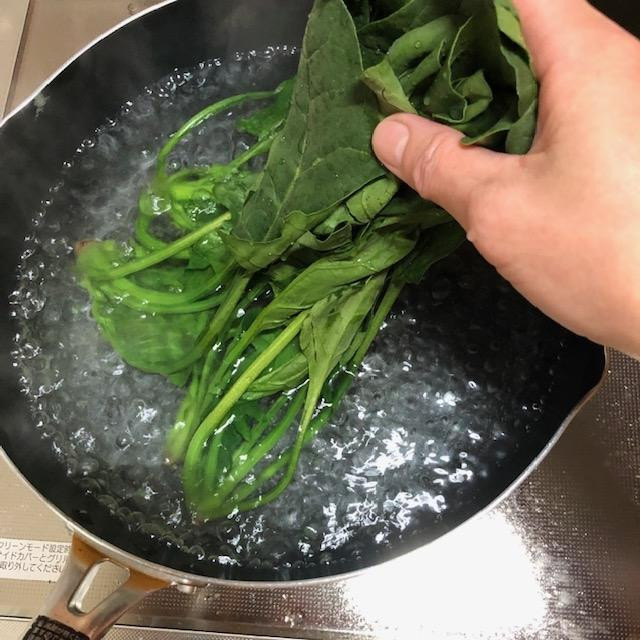 5 loại rau cần chần qua nước sôi trước khi xào để không rước bệnh - Hình 5 5 loai rau can chan qua nuoc soi truoc khi xao de khong ruoc benh-Hinh-5