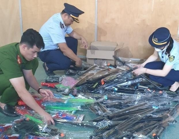Phát hiện hơn 3.000 bánh trung thu không rõ nguồn gốc - Hình 2 Phat hien hon 3.000 banh trung thu khong ro nguon goc-Hinh-2