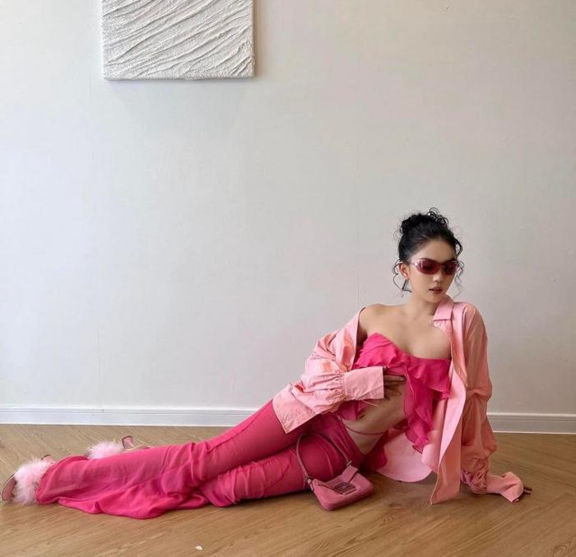 Lã Thanh Huyền khoe vòng 1 ngộp thở - Ngọc Trinh 'bánh bèo chúa' - Hình 4 La Thanh Huyen khoe vong 1 ngop tho - Ngoc Trinh 'banh beo chua'-Hinh-4