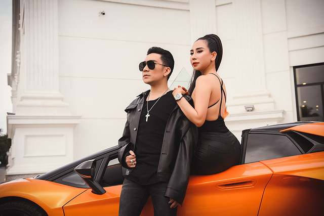 Quang Hà lái Lamborghini 70 tỷ chở nữ CEO nóng bỏng du xuân - Hình 4 Quang Ha lai Lamborghini 70 ty cho nu CEO nong bong du xuan-Hinh-4