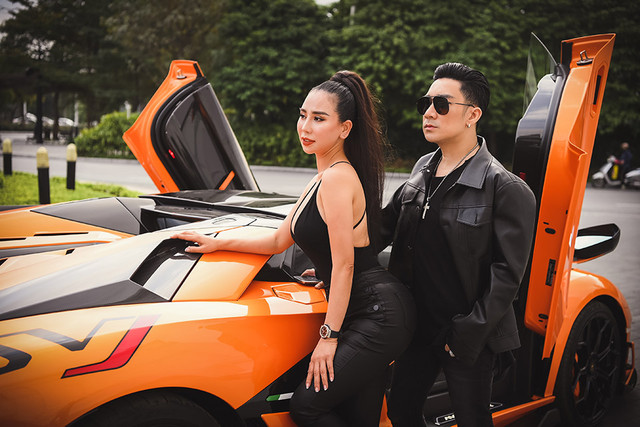 Quang Hà lái Lamborghini 70 tỷ chở nữ CEO nóng bỏng du xuân - Hình 6 Quang Ha lai Lamborghini 70 ty cho nu CEO nong bong du xuan-Hinh-6
