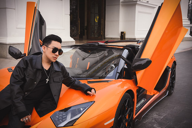 Quang Hà lái Lamborghini 70 tỷ chở nữ CEO nóng bỏng du xuân - Hình 2 Quang Ha lai Lamborghini 70 ty cho nu CEO nong bong du xuan-Hinh-2