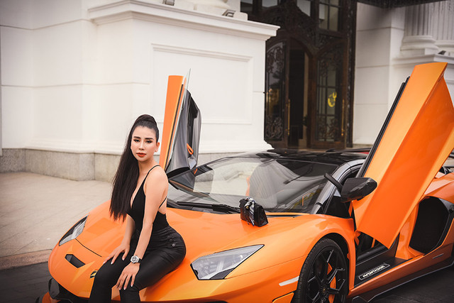 Quang Hà lái Lamborghini 70 tỷ chở nữ CEO nóng bỏng du xuân - Hình 7 Quang Ha lai Lamborghini 70 ty cho nu CEO nong bong du xuan-Hinh-7