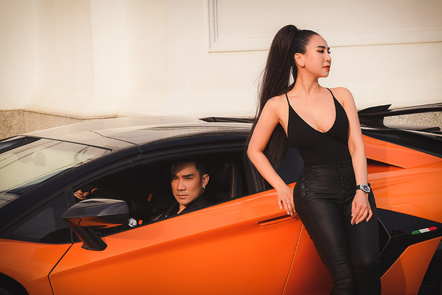 Quang Hà lái Lamborghini 70 tỷ chở nữ CEO nóng bỏng du xuân - Hình 5 Quang Ha lai Lamborghini 70 ty cho nu CEO nong bong du xuan-Hinh-5