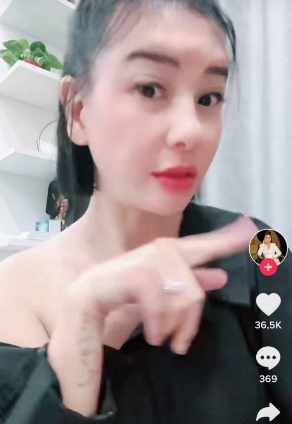 Cát Phượng phản ứng thế nào khi bị nhắc chuyện chia tay? - Hình 2 Cat Phuong phan ung the nao khi bi nhac chuyen chia tay?-Hinh-2