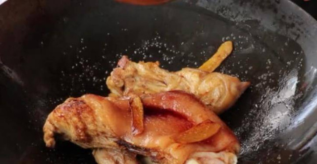 Món ăn đại bổ ngày đông giá rét với 1 chiếc móng giò - Hình 4 Mon an dai bo ngay dong gia ret voi 1 chiec mong gio-Hinh-4
