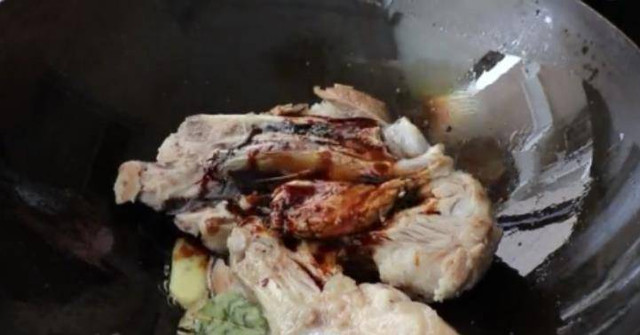 Món ăn đại bổ ngày đông giá rét với 1 chiếc móng giò - Hình 3 Mon an dai bo ngay dong gia ret voi 1 chiec mong gio-Hinh-3