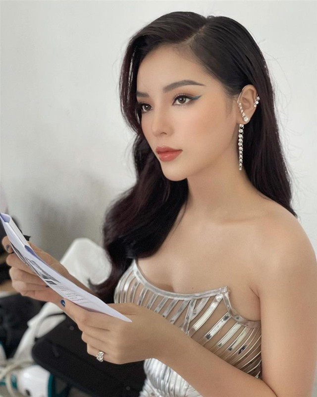 Phương Oanh chặt đẹp Hoa hậu Kỳ Duyên nhờ body 'đã hết khúc giò'? - Hình 8 Phuong Oanh chat dep Hoa hau Ky Duyen nho body 'da het khuc gio'?-Hinh-8