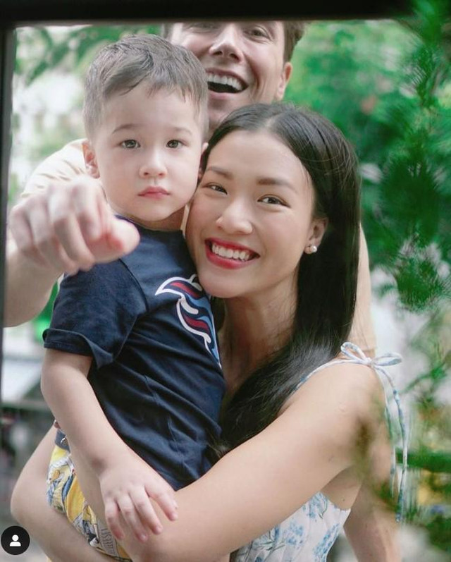 Lộ ảnh chồng cũ đi du lịch cùng nhà đẻ Hoàng Oanh? - Hình 6 Lo anh chong cu di du lich cung nha de Hoang Oanh?-Hinh-6