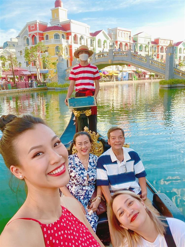 Lộ ảnh chồng cũ đi du lịch cùng nhà đẻ Hoàng Oanh? - Hình 2 Lo anh chong cu di du lich cung nha de Hoang Oanh?-Hinh-2