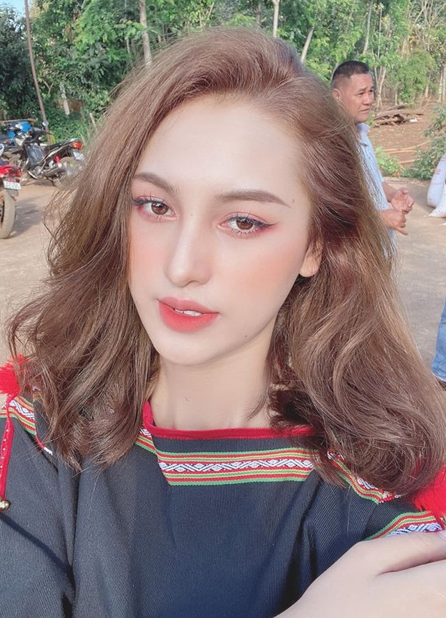 Cô gái Ê-đê mỗi lần đi ăn hàng là "gây sốt" - Hình 16 Co gai E-de moi lan di an hang la