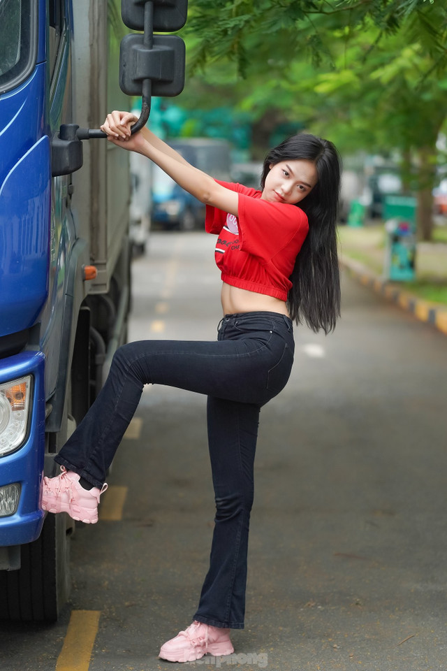 Vòng eo thon của Hoa hậu Huỳnh Thị Thanh Thủy - Hình 8 Vong eo thon cua Hoa hau Huynh Thi Thanh Thuy-Hinh-8