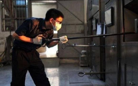 Nhân viên lò hỏa táng tiết lộ: Có một loại xác không ai dám hỏa táng - Hình 2 Nhan vien lo hoa tang tiet lo: Co mot loai xac khong ai dam hoa tang-Hinh-2