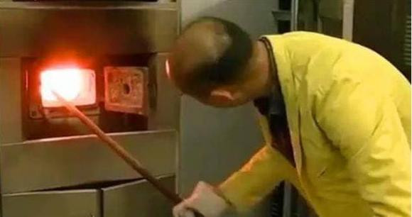 Nhân viên lò hỏa táng tiết lộ: Có một loại xác không ai dám hỏa táng - Hình 5 Nhan vien lo hoa tang tiet lo: Co mot loai xac khong ai dam hoa tang-Hinh-5