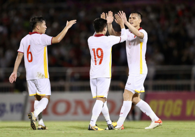 Đời tư kín đáo của Việt kiều Adriano Schmidt Doi tu kin dao cua Viet kieu Adriano Schmidt