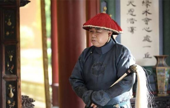 Khi Hoàng đế tắm, ai sẽ là người phục vụ? Khi Hoang de tam, ai se la nguoi phuc vu?