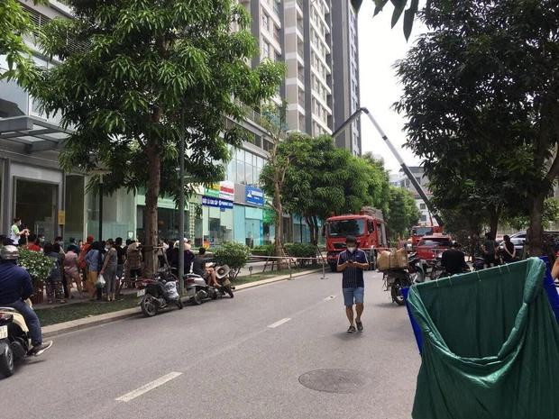 2 học sinh cùng ở chung cư cao cấp tại Hà Nội rơi lầu tử vong - Hình 2 2 hoc sinh cung o chung cu cao cap tai Ha Noi roi lau tu vong-Hinh-2