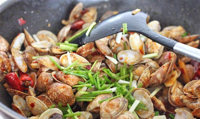 Ngâm ngao với thứ nước này, ngao sạch bong và không có cát - Hình 5 Ngam ngao voi thu nuoc nay, ngao sach bong va khong co cat-Hinh-5