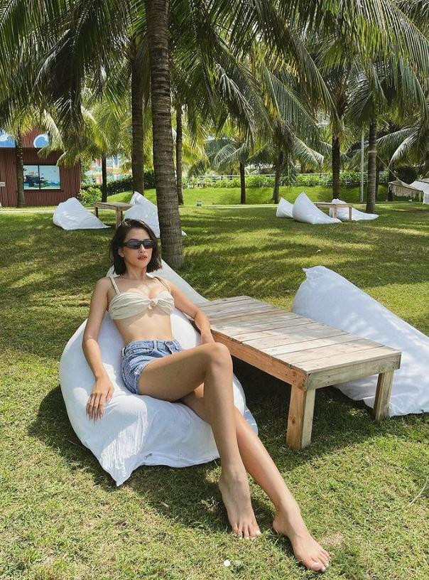 Chọn bikini giản đơn vẫn hút ánh nhìn, chỉ có thể là Tiểu Vy - Hình 11 Chon bikini gian don van hut anh nhin, chi co the la Tieu Vy-Hinh-11