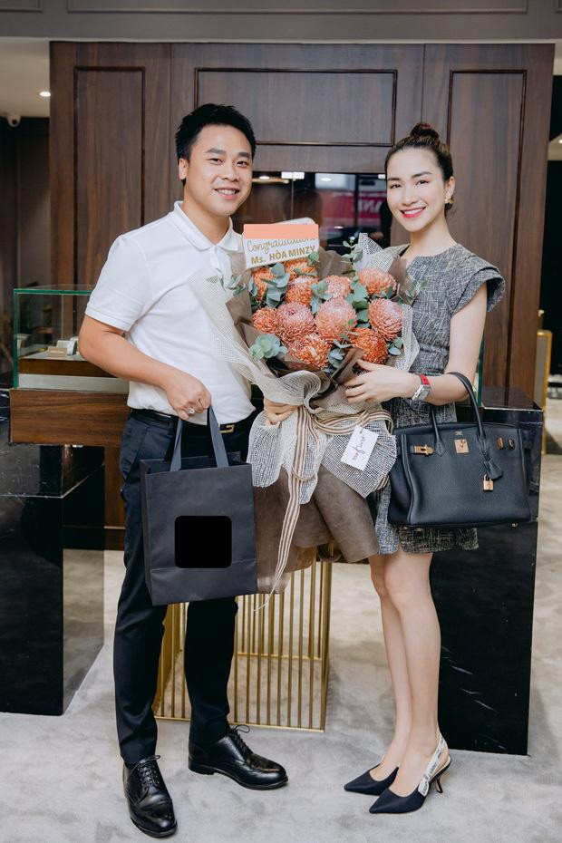 Bạn trai thiếu gia của Hòa Minzy gầy sọp hậu chia tay - Hình 2 Ban trai thieu gia cua Hoa Minzy gay sop hau chia tay-Hinh-2