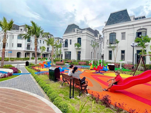 Tặng bố mẹ biệt thự 300m2, Đoàn Di Băng show nội thất đắt đỏ - Hình 4 Tang bo me biet thu 300m2, Doan Di Bang show noi that dat do-Hinh-4