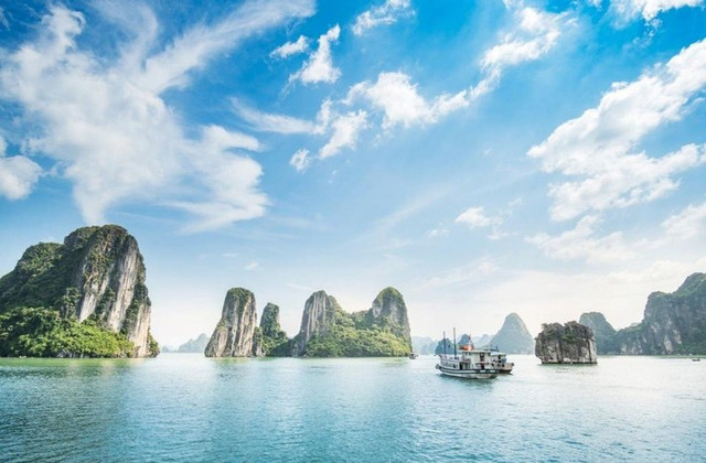 Những điểm “đã đến là không muốn về” trong mùa hè ở Quảng Ninh Nhung diem “da den la khong muon ve” trong mua he o Quang Ninh