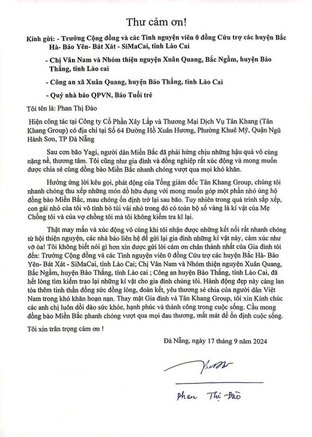 Bọc vàng quên trong đồ từ thiện vùng lũ đã được trả cho chủ nhân - Hình 3 Boc vang quen trong do tu thien vung lu da duoc tra cho chu nhan-Hinh-3