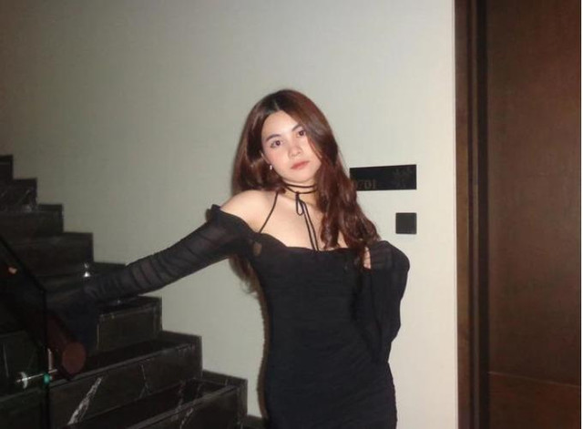 Con gái út của Quyền Linh gây bất ngờ với hình ảnh quyến rũ Con gai ut cua Quyen Linh gay bat ngo voi hinh anh quyen ru
