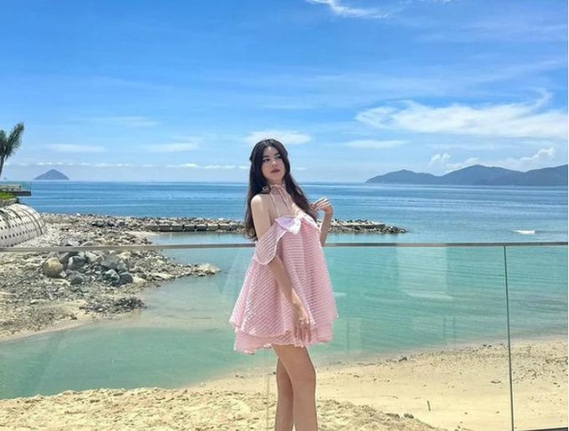 Con gái út của Quyền Linh gây bất ngờ với hình ảnh quyến rũ - Hình 5 Con gai ut cua Quyen Linh gay bat ngo voi hinh anh quyen ru-Hinh-5