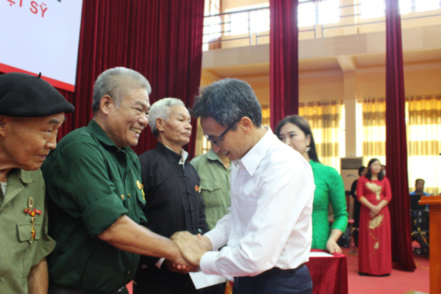 Tặng quà các Mẹ VNAH, gia đình thương binh, liệt sỹ tại Hà Giang - Hình 2 Tang qua cac Me VNAH, gia dinh thuong binh, liet sy tai Ha Giang-Hinh-2