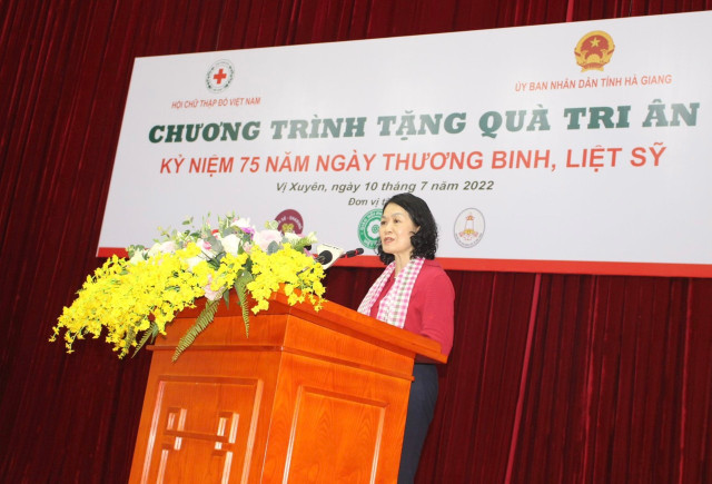 Tặng quà các Mẹ VNAH, gia đình thương binh, liệt sỹ tại Hà Giang - Hình 3 Tang qua cac Me VNAH, gia dinh thuong binh, liet sy tai Ha Giang-Hinh-3