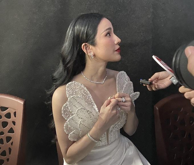 Diệp Lâm Anh cam thường trắng phát sáng, đẹp không thua Hoa hậu - Hình 7 Diep Lam Anh cam thuong trang phat sang, dep khong thua Hoa hau-Hinh-7
