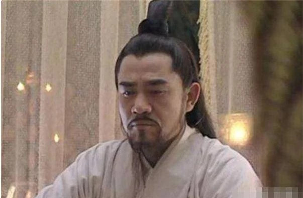 Cung nữ 13 tuổi bật cười khi thấy hoàng đế ngủ gật, một bước đổi đời - Hình 3 Cung nu 13 tuoi bat cuoi khi thay hoang de ngu gat, mot buoc doi doi-Hinh-3
