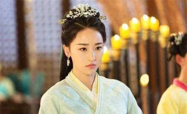 Cung nữ 13 tuổi bật cười khi thấy hoàng đế ngủ gật, một bước đổi đời - Hình 5 Cung nu 13 tuoi bat cuoi khi thay hoang de ngu gat, mot buoc doi doi-Hinh-5