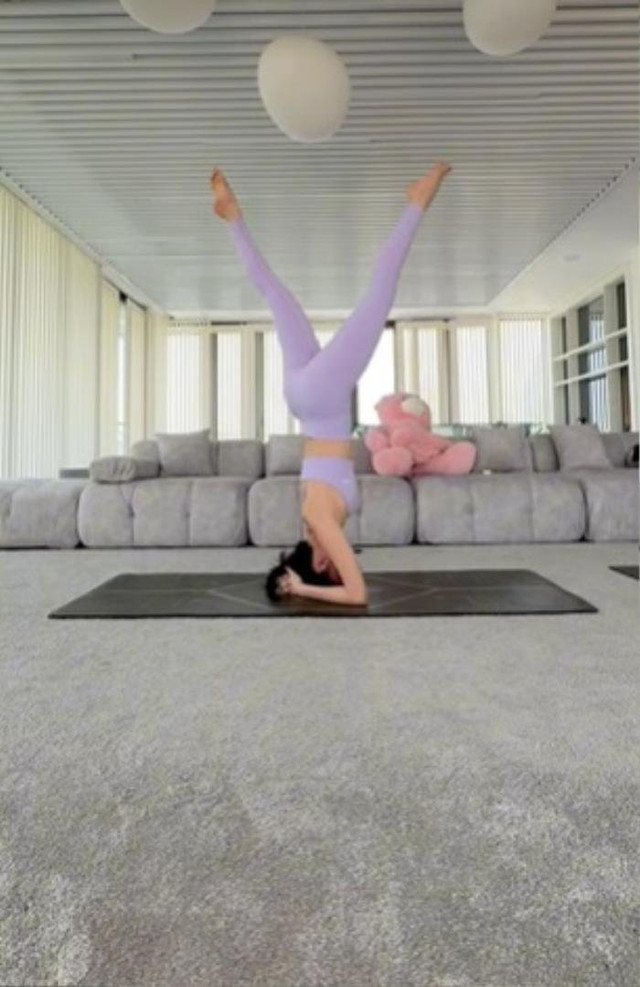 Ngọc Trinh bất ngờ gặp sự cố nguy hiểm lúc tập yoga - Hình 2 Ngoc Trinh bat ngo gap su co nguy hiem luc tap yoga-Hinh-2