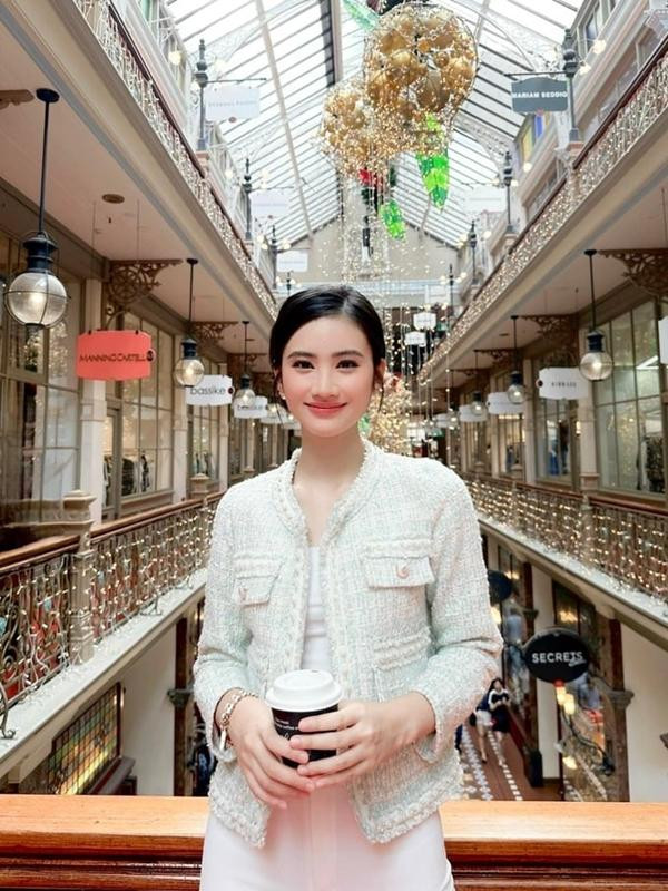 Nghệ sĩ Việt thất thoát tiền bạc, nợ nần trắng tay trong năm 2023 - Hình 2 Nghe si Viet that thoat tien bac, no nan trang tay trong nam 2023-Hinh-2