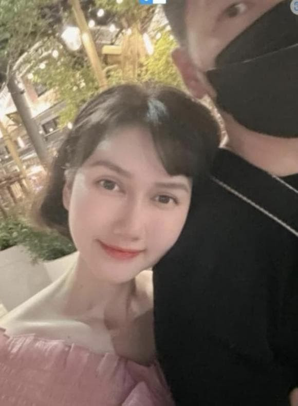 Hương Giang bất ngờ công khai một góc mặt bạn trai - Hình 2 Huong Giang bat ngo cong khai mot goc mat ban trai-Hinh-2