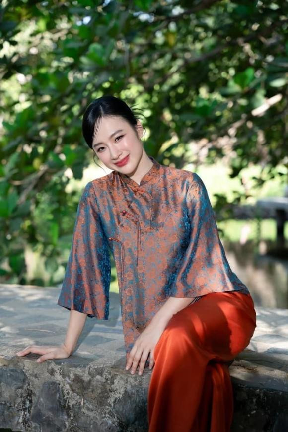 Angela Phương Trinh livestream vui vẻ giữa scandal - Hình 2 Angela Phuong Trinh livestream vui ve giua scandal-Hinh-2