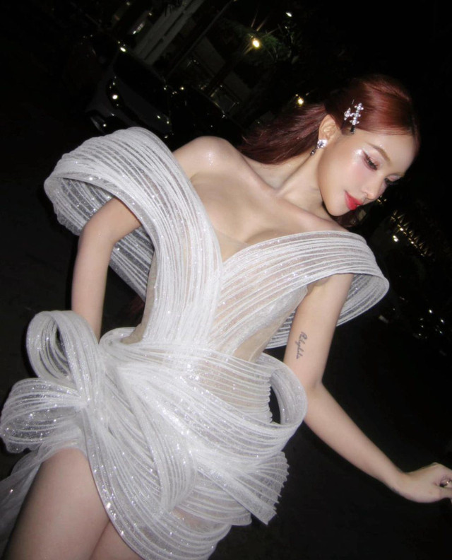 "Búp bê sống" Sài thành bật mí cách chăm da không nổi mụn - Hình 2