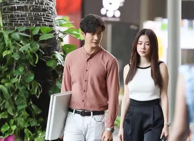 Đưa người yêu về ra mắt, mẹ nói một chuyện khiến tôi bối rối Dua nguoi yeu ve ra mat, me noi mot chuyen khien toi boi roi