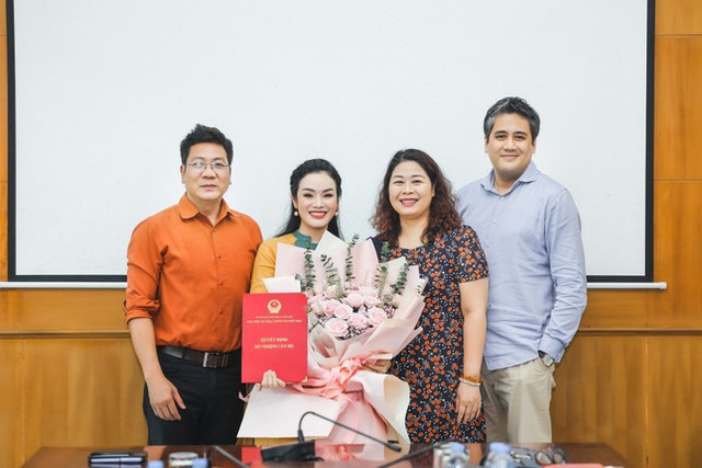 NSƯT Tân Nhàn được bổ nhiệm vị trí Trưởng khoa Thanh nhạc - Hình 2 NSUT Tan Nhan duoc bo nhiem vi tri Truong khoa Thanh nhac-Hinh-2