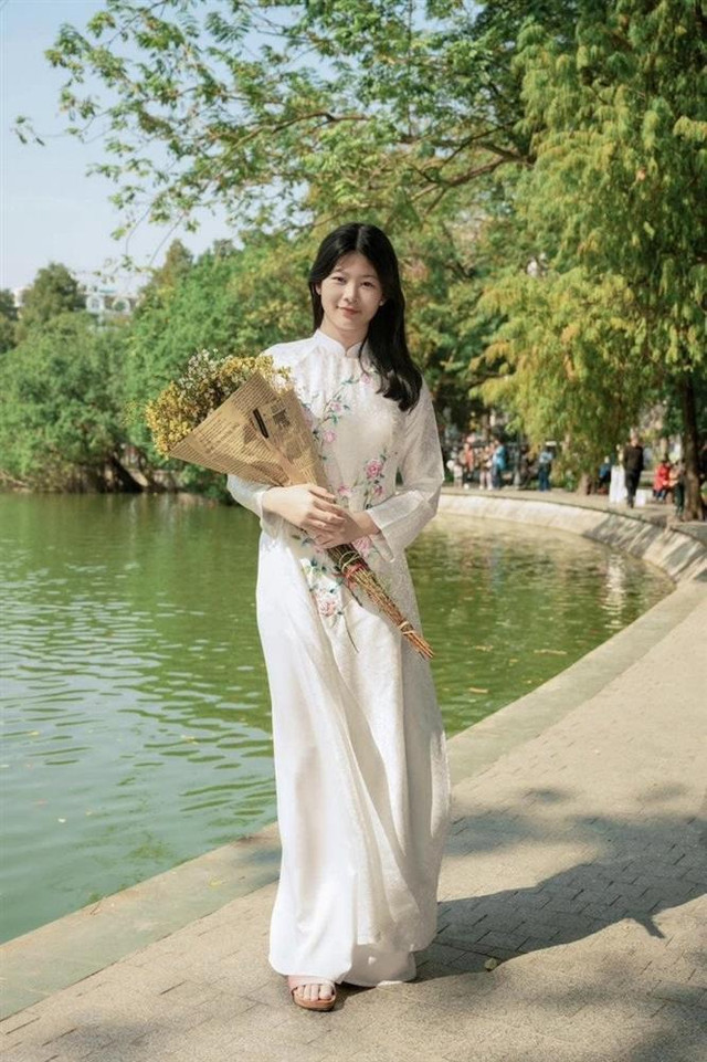 Bất ngờ với chiều cao của con gái Bình Minh - Hình 2 Bat ngo voi chieu cao cua con gai Binh Minh-Hinh-2