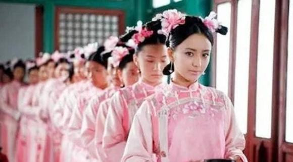 Hoàng đế mới làm gì với mỹ nữ trong hậu cung vua cha để lại? Hoang de moi lam gi voi my nu trong hau cung vua cha de lai?