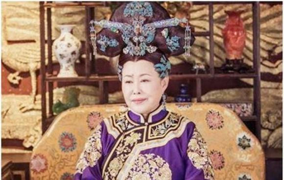 Hoàng đế mới làm gì với mỹ nữ trong hậu cung vua cha để lại? - Hình 4 Hoang de moi lam gi voi my nu trong hau cung vua cha de lai?-Hinh-4