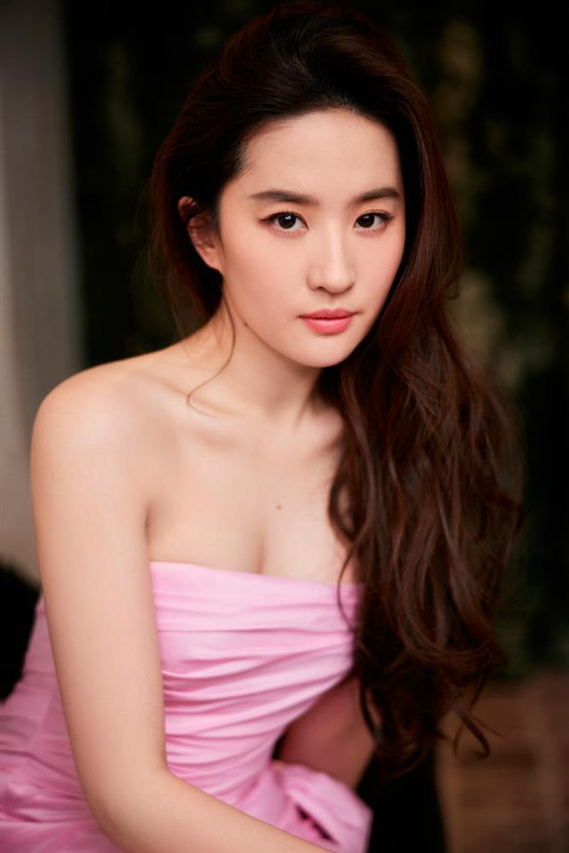 Bức ảnh 24 năm trước của Lưu Diệc Phi gây sốt - Hình 5 Buc anh 24 nam truoc cua Luu Diec Phi gay sot-Hinh-5