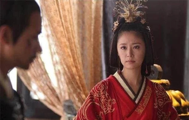 Nhờ thái giám viết sai một chữ, cung nữ này trở thành Hoàng hậu - Hình 3 Nho thai giam viet sai mot chu, cung nu nay tro thanh Hoang hau-Hinh-3
