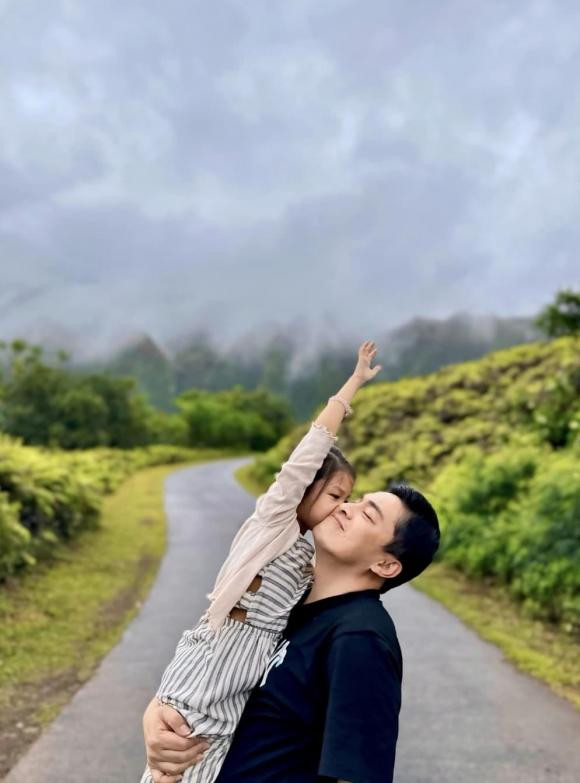 Con gái Lam Trường trổ mã xinh xắn, chiều cao gây sốt - Hình 4 Con gai Lam Truong tro ma xinh xan, chieu cao gay sot-Hinh-4