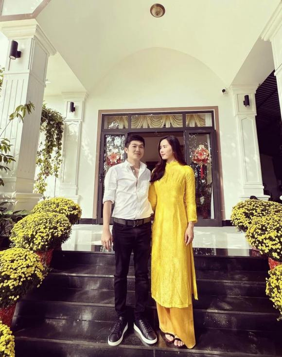 Chồng cũ Nhật Kim Anh khoe ảnh bên bạn gái mới Chong cu Nhat Kim Anh khoe anh ben ban gai moi