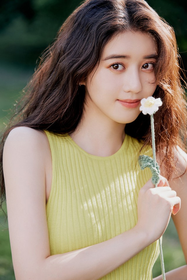 Hoắc Kiến Hoa gặp sóng gió với ảnh chụp cùng mỹ nhân kém 20 tuổi - Hình 3 Hoac Kien Hoa gap song gio voi anh chup cung my nhan kem 20 tuoi-Hinh-3