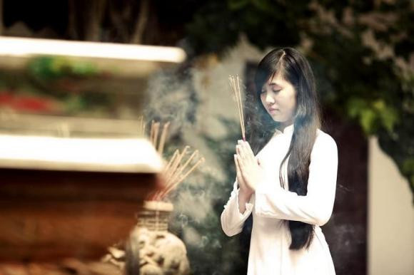 7 điều không cầu, 3 điều chớ nguyện khi lễ chùa Rằm tháng Giêng - Hình 2 7 dieu khong cau, 3 dieu cho nguyen khi le chua Ram thang Gieng-Hinh-2